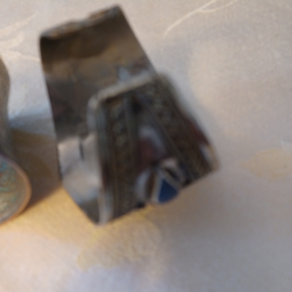 Estate Vintage Triable Silvertone Cuff Bangles - Picture 3 of 7